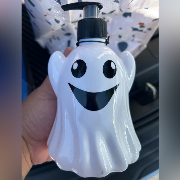 Bath Maison De Base Halloween Happy Ghost Crushed Cookies Hand Soap
